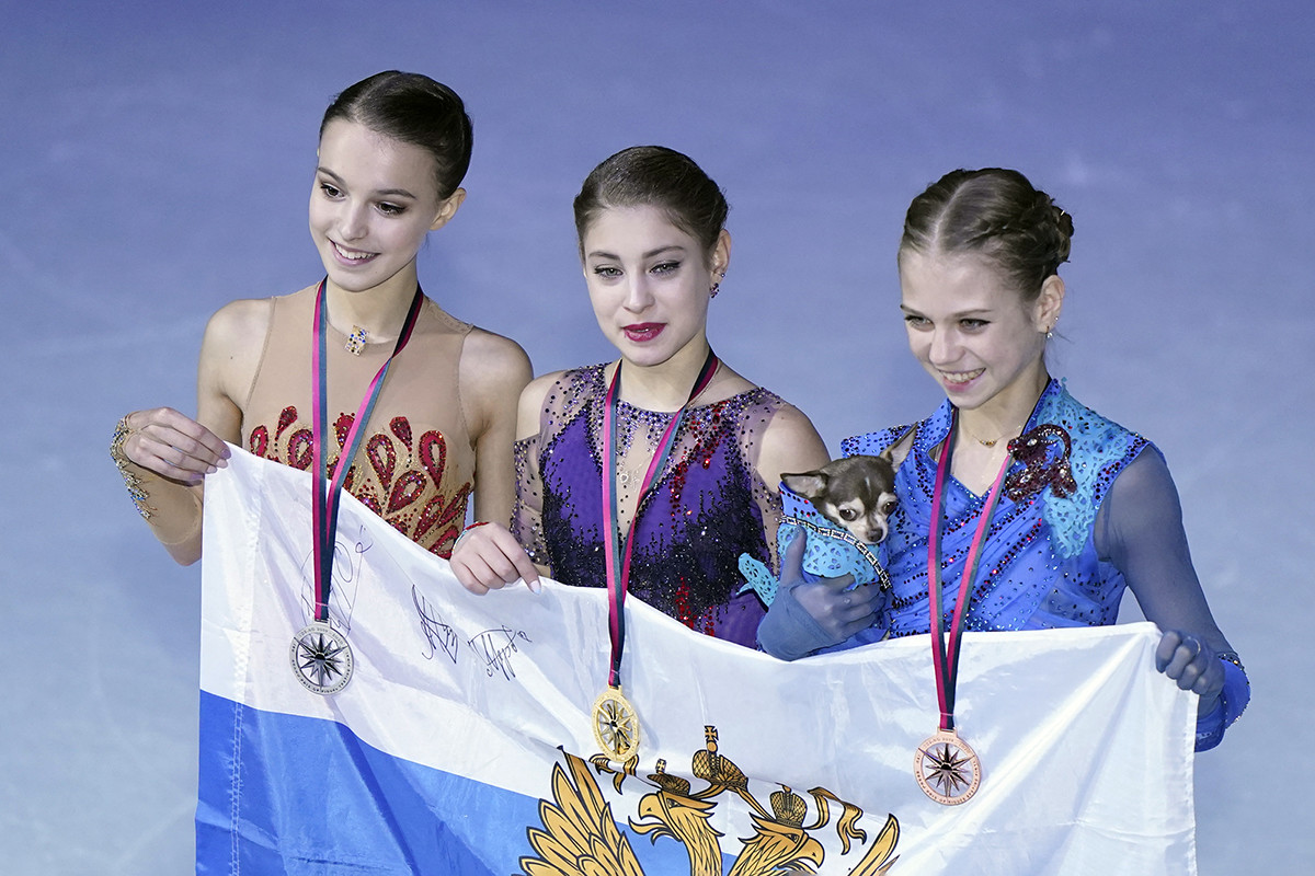 2019年グランプリファイナル。コストルナヤ（中央）、シェルバコワ（左）、トゥルソワのロシア勢が表彰台を独占。photo by Noto Sunao（a presto）