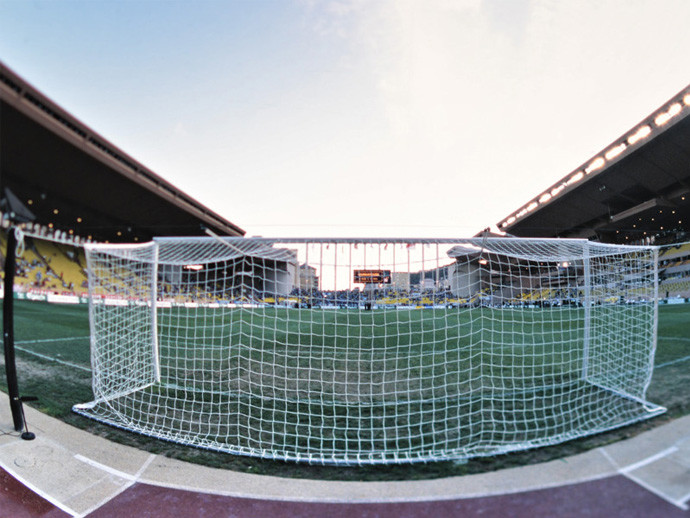 モナコにある唯一のスタジアム、ルイ２世スタジアムphoto by Akagi Shinji記事を読む＞ベンゲル対クライフ。26年前、初めてCLを観た驚きのスタジアム