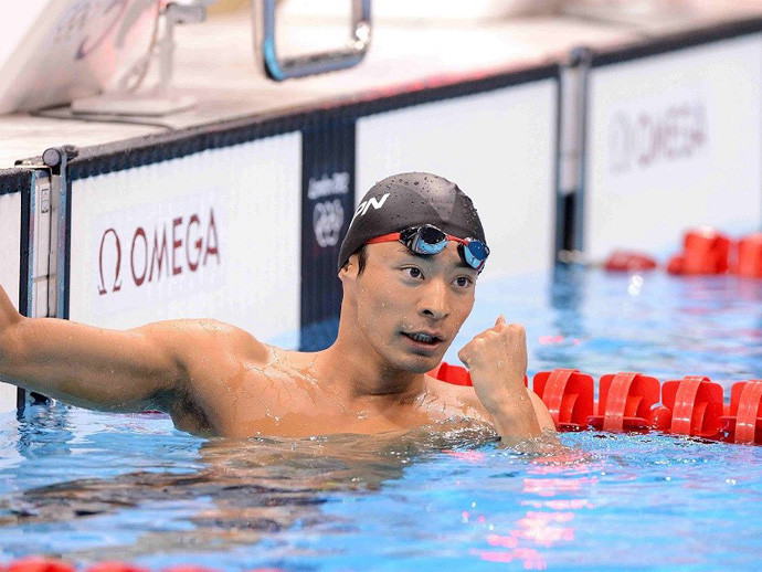 ロンドン五輪競泳男子100ｍ背泳ぎで、銅メダルを獲得した入江陵介photo by PHOTO KISHIMOTO記事を読む＞高速水着騒動を乗り越えて。入江陵介がロンドンで見せたエースの意地
