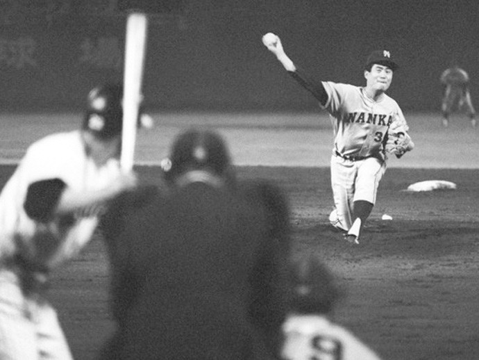 1969年、ナックルボールの使い手だった三浦清弘の投球フォーム写真＝時事フォト記事を読む＞「ナックルの名手」を真似たホークスの大エースは、一発で爪を剥いだ