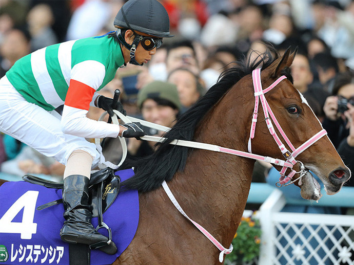 阪神JFを制して、２歳女王に輝いたレシステンシアphoto by Eiichi Yamane/AFLO記事を読む＞３歳牝馬ランキングが大きく変化。クラシックで勝利するのはどの馬だ