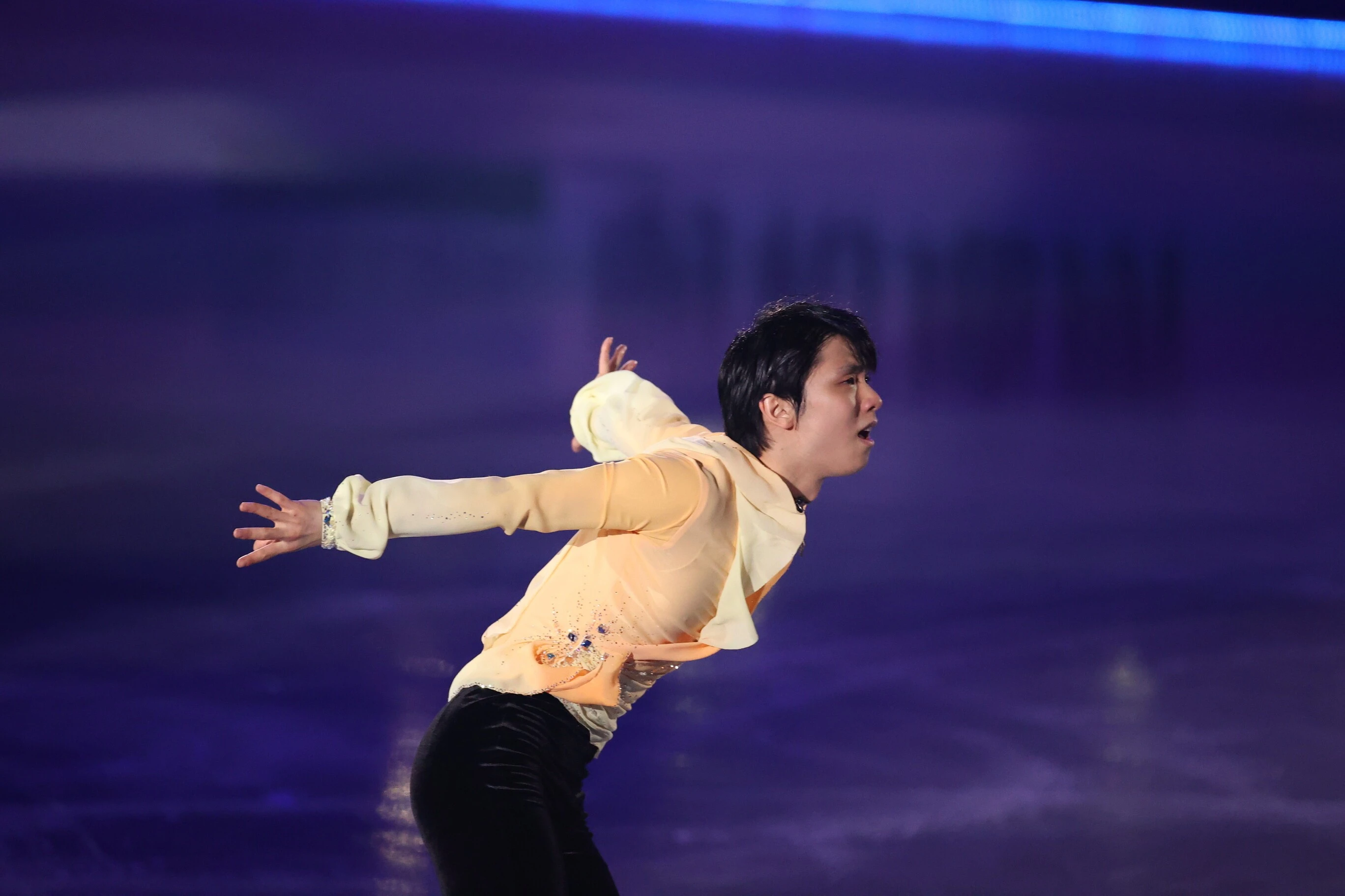 国別対抗戦エキシビションで『花は咲く』を演じる羽生結弦photo by Takahashi Manabu「Passion on Ice」日本フィギュアスケートシーズン総集編 好評発売中表紙は羽生結弦! 詳しくはこちら>>