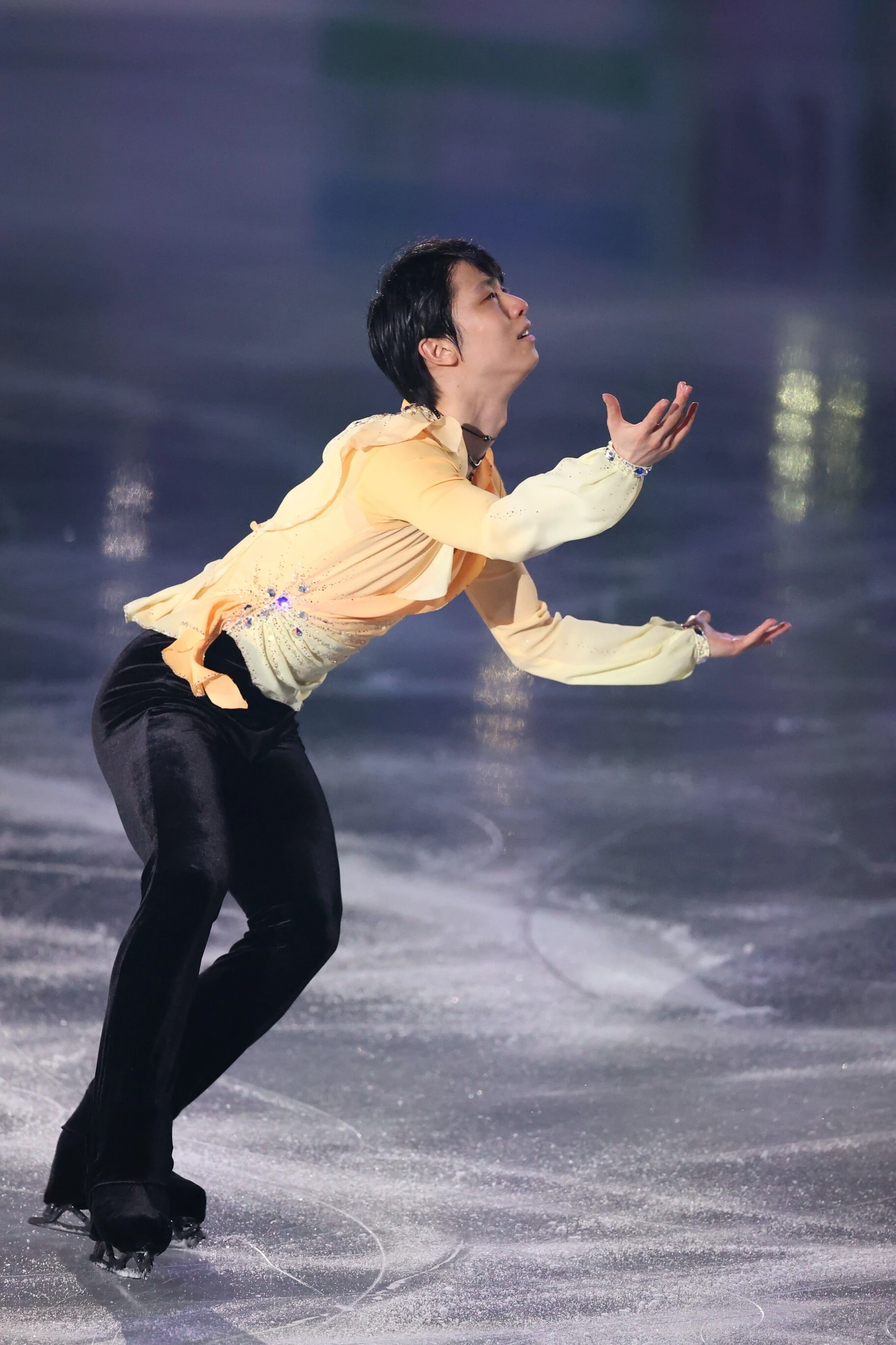 国別対抗戦エキシビションで『花は咲く』を演じる羽生結弦photo by Takahashi Manabu「Passion on Ice」日本フィギュアスケートシーズン総集編 好評発売中表紙は羽生結弦! 詳しくはこちら>>