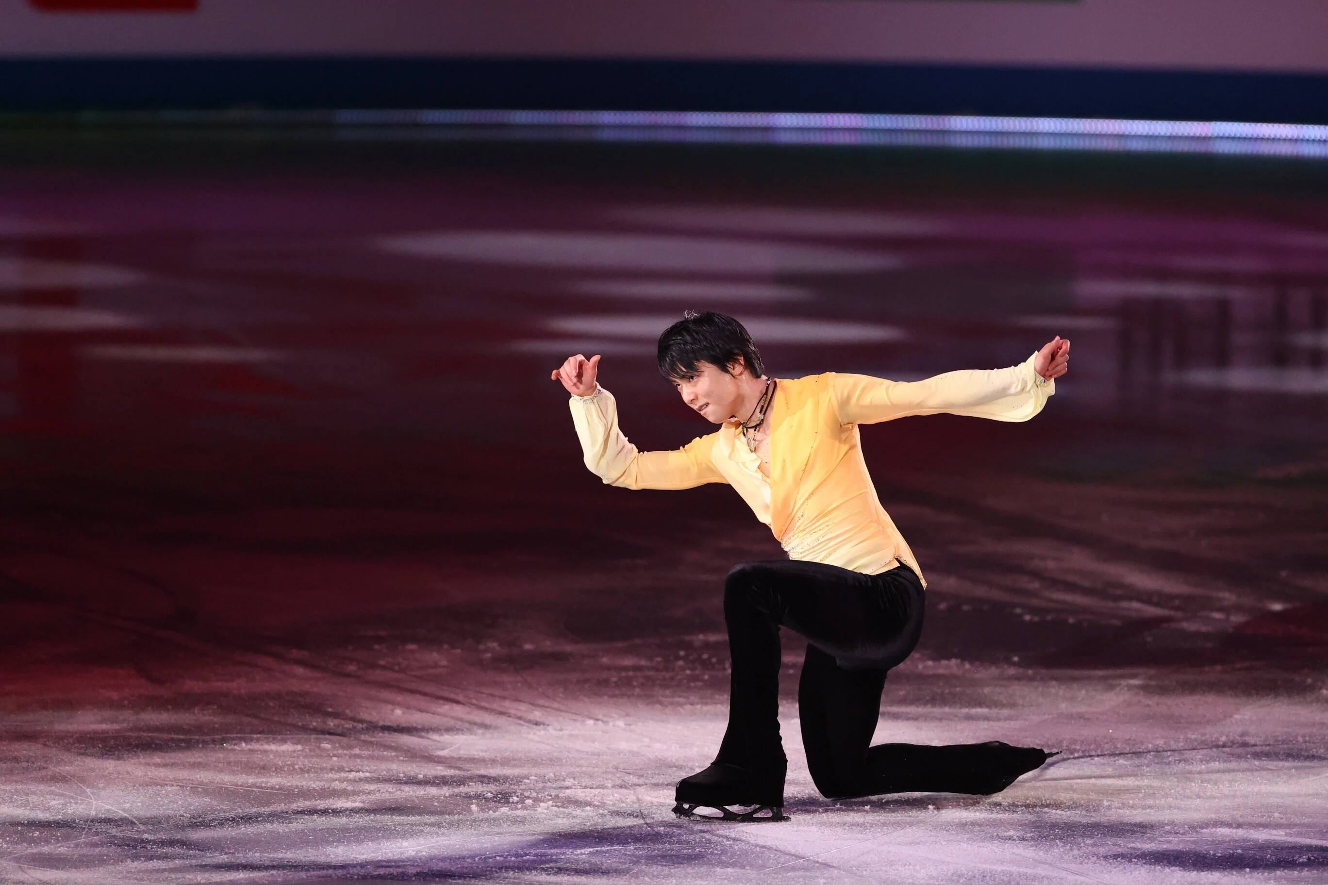 国別対抗戦エキシビションで『レット・ミー・エンターテイン・ユー』を演じる羽生結弦photo by Takahashi Manabu「Passion on Ice」日本フィギュアスケートシーズン総集編 好評発売中表紙は羽生結弦! 詳しくはこちら>>