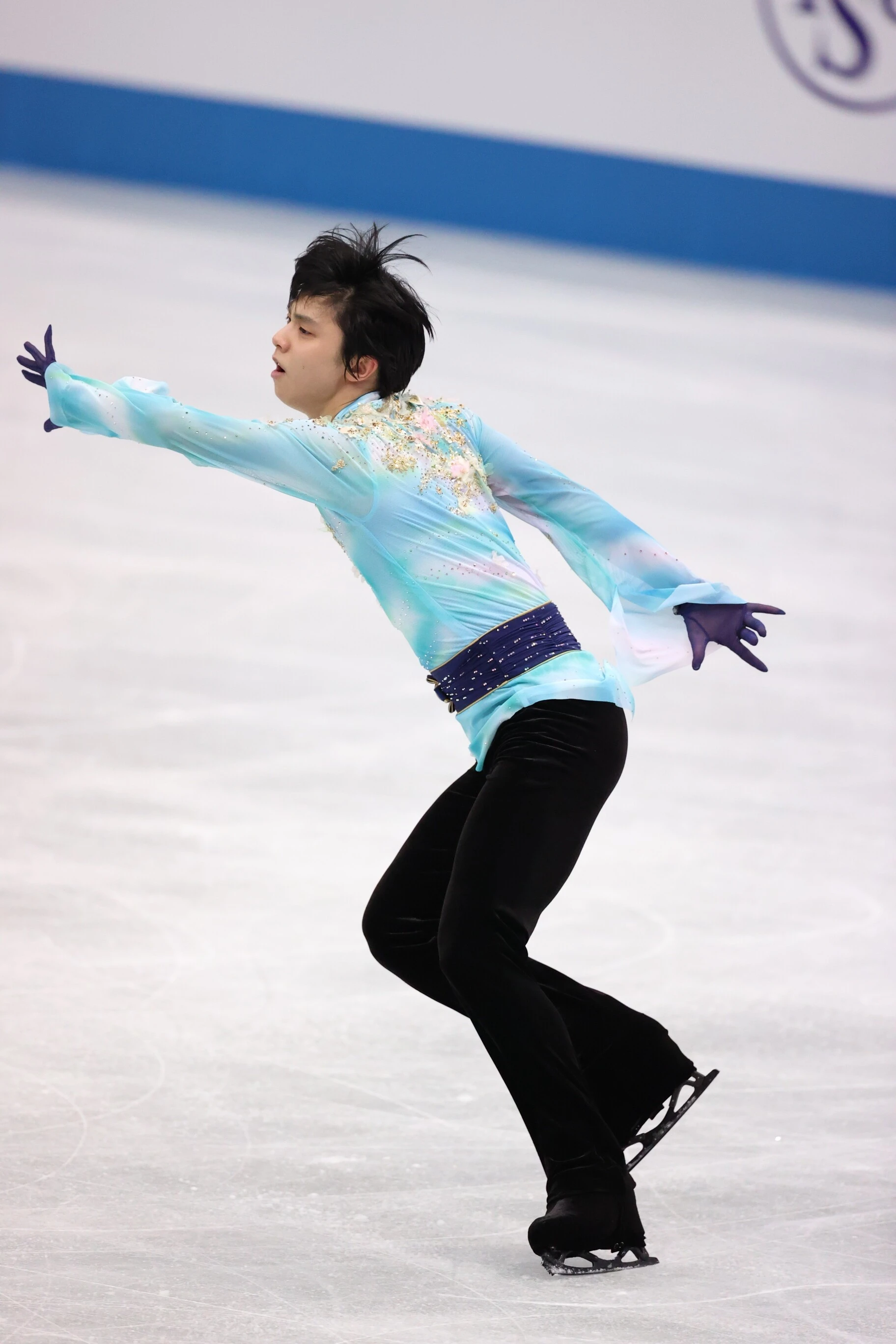 4月16日、国別対抗戦男子フリーで『天と地と』を演じる羽生結弦photo by Takahashi Manabu「羽生結弦2021-2022フィギュアスケートシーズンカレンダー」【予約受付中】卓上版はこちら>>壁掛け版はこちら>>