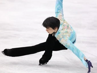 4月16日、国別対抗戦男子フリーで『天と地と』を演じる羽生結弦photo by Takahashi Manabu「羽生結弦2021-2022フィギュアスケートシーズンカレンダー」【予約受付中】卓上版はこちら>>壁掛け版はこちら>>