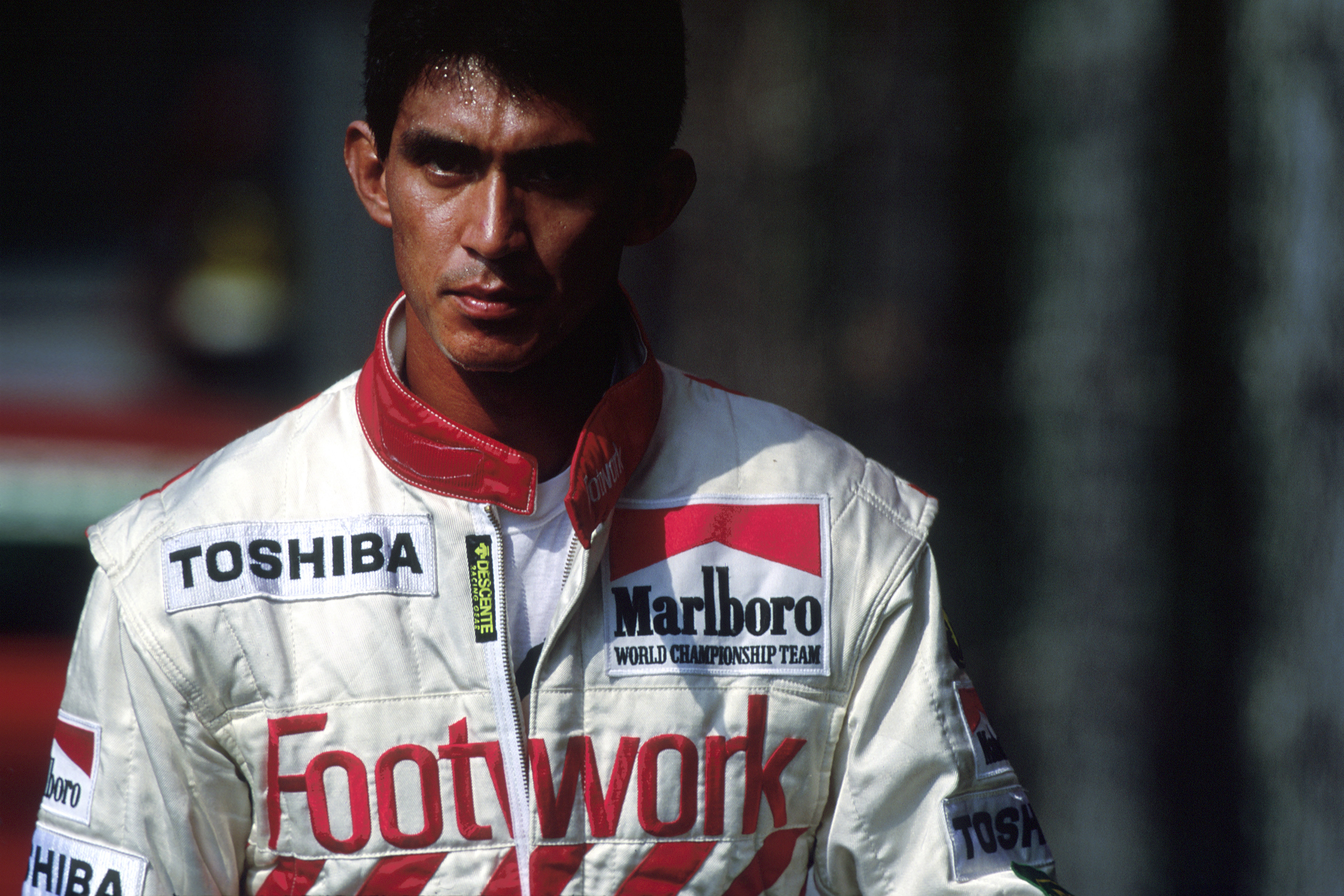 鈴木亜久里　すずき・あぐり　1960年９月８日生まれ。東京都出身。1988年にラルースからスポット参戦し、その後、ザクスピード、フットワーク、ジョーダン、リジェに所属。90年に鈴鹿サーキットで開催された日本GPでは日本人としては初の３位表彰台を獲得。2006〜08年までは自らF1チーム「スーパーアグリ」を立ち上げ、オーナーとして参戦。同チームには佐藤琢磨も所属した。桜井淳雄●撮影　photo by Sakurai Atsuo