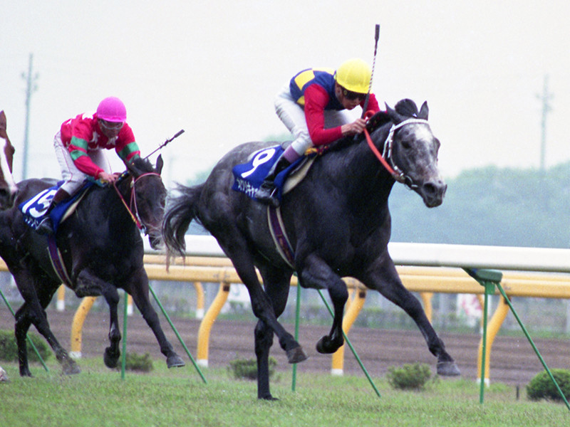 1990年の安田記念では武豊と組んで完勝の走りをしたオグリキャップphoto by Kyodo News記事を読む＞ウマ娘でもオグリキャップは食いしん坊。武豊と勝利した２つの名レース