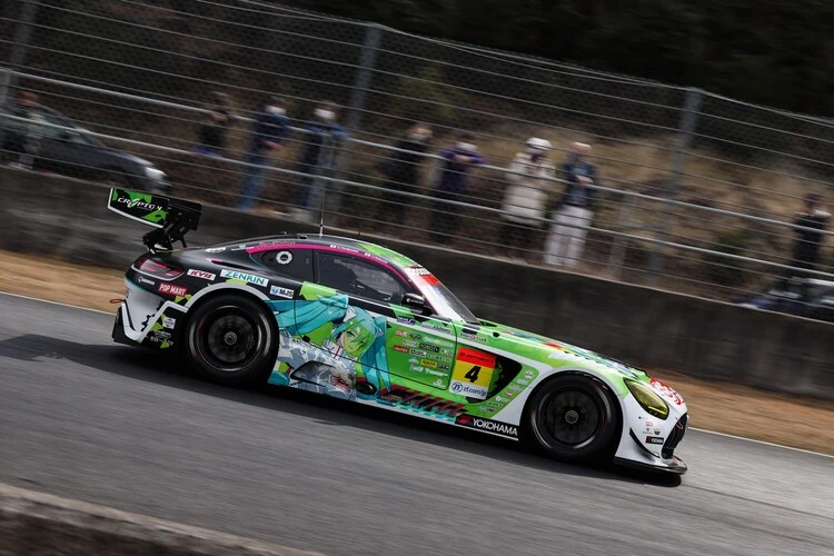 開幕前のテスト走行にてphoto by Orihara Hiroyuki