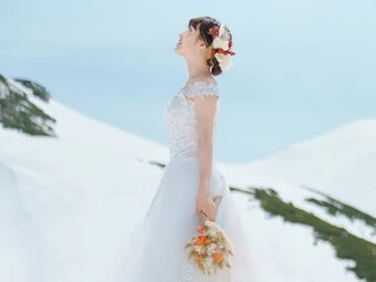 雪山で撮影したウェディングフォト
