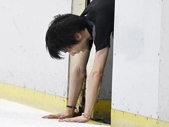 羽生結弦・プロ転向後初の公開練習&インタビューフォトギャラリー(32枚)