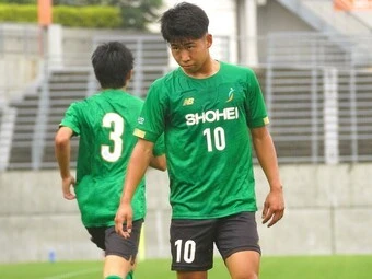 荒井悠汰来季注目のサッカー界の「ドラ1」級選手を紹介>>
