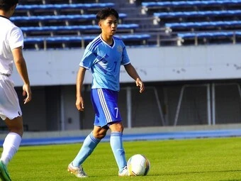 成立学園のMF陣田成琉 photo by Tsuchiya Masashi