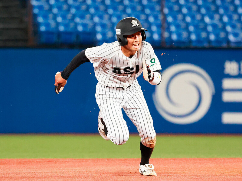 攻守に存在感を発揮し、大会MVPに輝いた亜細亜大・田中幹也身長166センチの名手、大会打率８割、超強肩捕手…大学野球選手権で猛アピールした４人のドラフト候補＞＞　　photo by Ohtomo Yoshiyuki