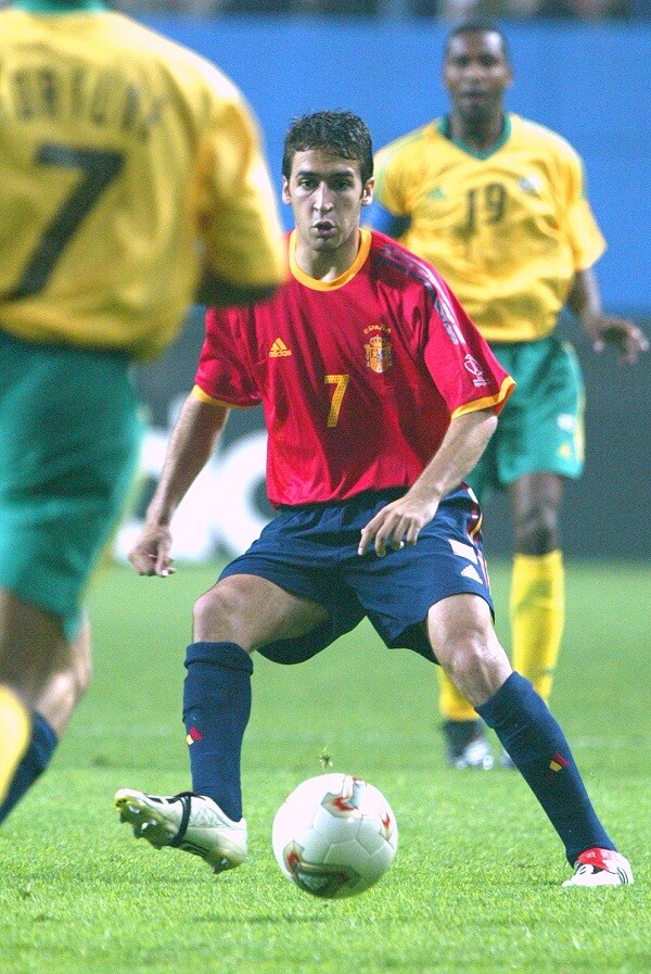 点取り屋のラウール・ゴンサレスもスペインを上位に導けなかった【日韓Ｗ杯から20年】2002年のワールドカップでベスト11人＆期待外れだった11人を選出。豪華に見えるのはどちらか＞＞　　photo by Rokukawa Norio