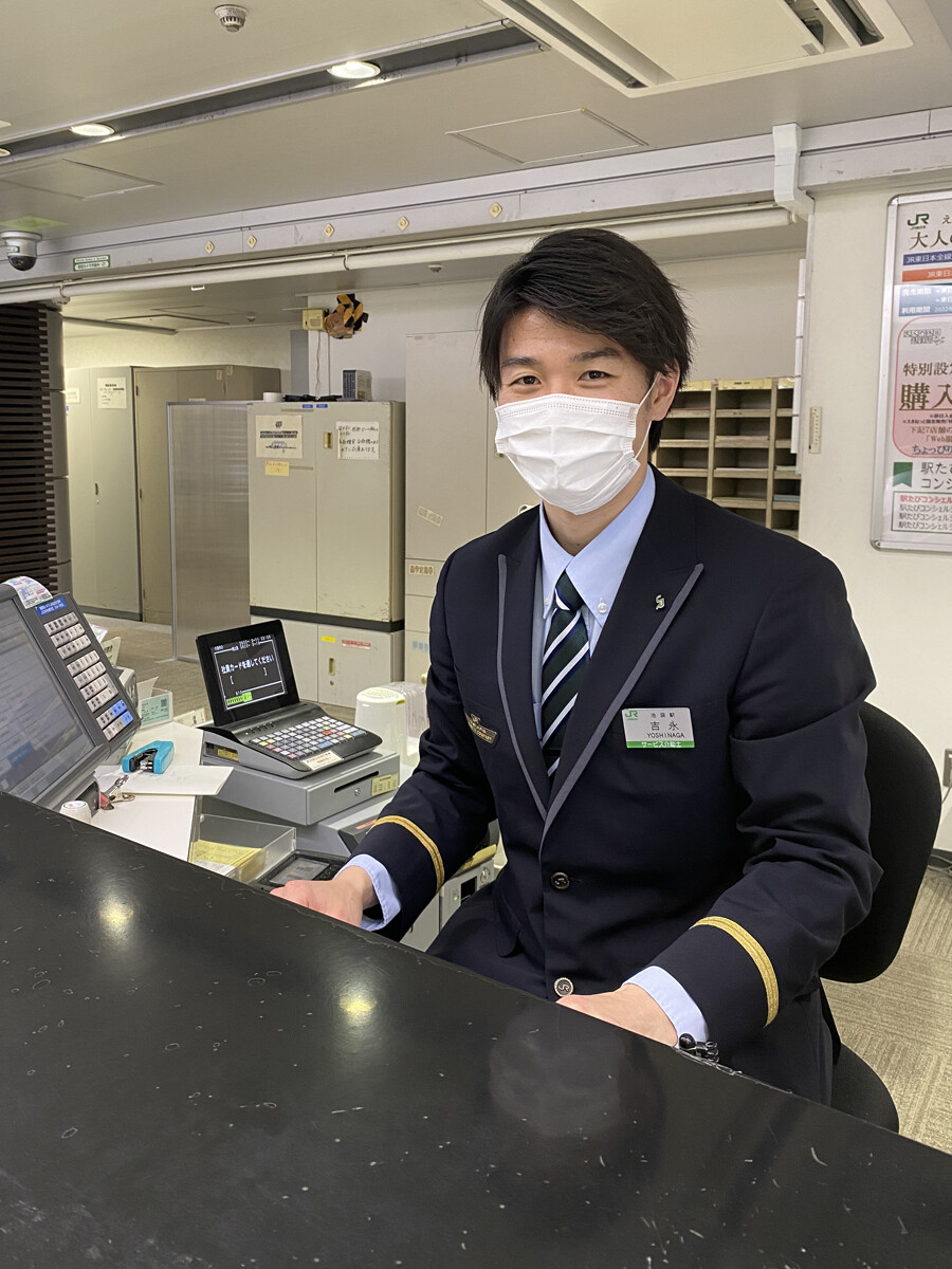 現在、JR東日本の駅員として働いている吉永健太朗さん（写真＝JR東日本提供）