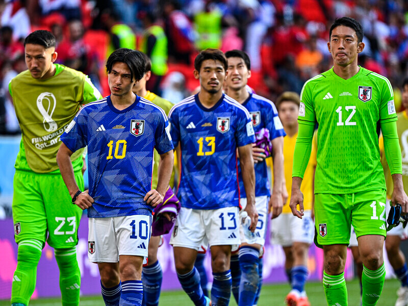 コスタリカに敗れ、憮然とした表情の日本の選手たち日本代表の敗因は何だったのか。３バック選択と慢心、遅攻に相応しい１トップがいなかった＞＞　　photo by JMPA