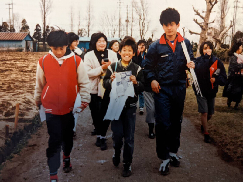 87年度の選手権後、高校選抜に選ばれた平澤政輝さん（右）と、当時小学５年だった森崎嘉之さん（左）国立のヒーローたちが振り返る、「日本のサッカーで唯一客が入った」時代の高校選手権＞＞　　