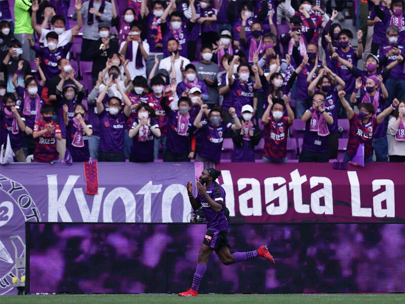 日本のサッカーファンに特別な感情を抱いているピーター・ウタカピーター・ウタカが語る日本とＪリーグ。「日本のサッカーファンは世界の最先端かもしれない」＞＞　　photo by Getty Images
