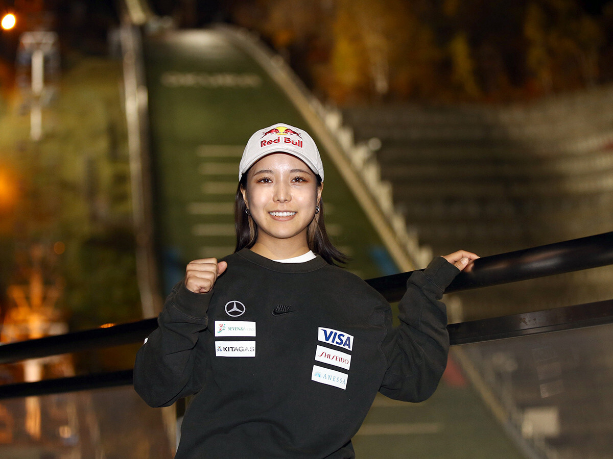 10月、札幌で今シーズンについて語ってくれた高梨沙羅選手photo by Takahashi Shigeo記事を読む＞高梨沙羅が見つけた「こうすればいいんだ」という感覚。迷いもなく「こんなシーズンインは初めて」と北京五輪に向けて自身に期待