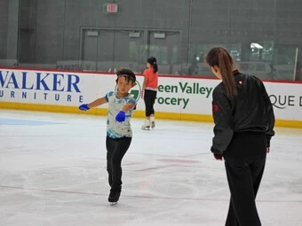 <村主章枝フォトギャラリー>現在はフィギュアスケートコーチ・映画プロデューサーとして活躍