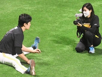 「ホークスと結婚した女」球団オフィシャルリポーター・加藤和子さんフォト集