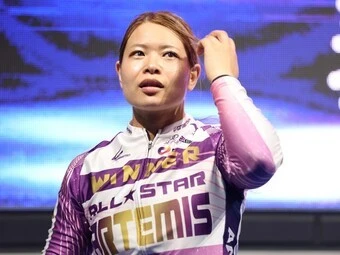 石井寛子 photo by Takahashi Manabu 記事>>