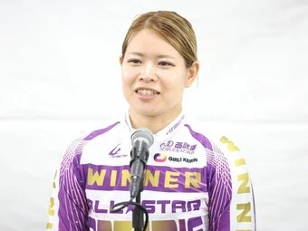 石井寛子 photo by Takahashi Manabu 記事>>