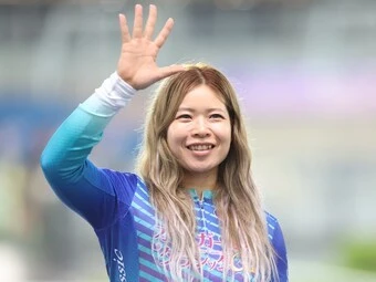 石井寛子 photo by Takahashi Manabu 記事>>