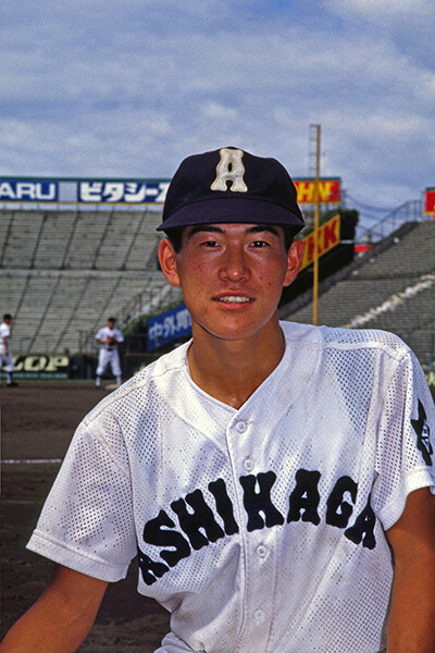 石井琢朗・足利工業（栃木）投手としてプロ入りし、ルーキーイヤーには1勝をあげる。野手に転向後は主に遊撃手としてプレー。4度の盗塁王にも輝いた。高校野球記事一覧へphoto by Okazawa Katsuro、Ohtomo Yoshiyuki