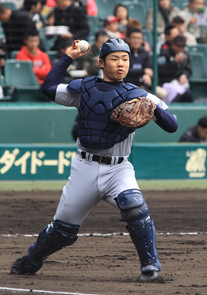 近藤健介・横浜（神奈川）高校時代は強打の捕手として注目され日本ハム入り。ルーキーイヤーには捕手として日本シリーズにも出場した。高校野球記事一覧へphoto by Okazawa Katsuro、Ohtomo Yoshiyuki