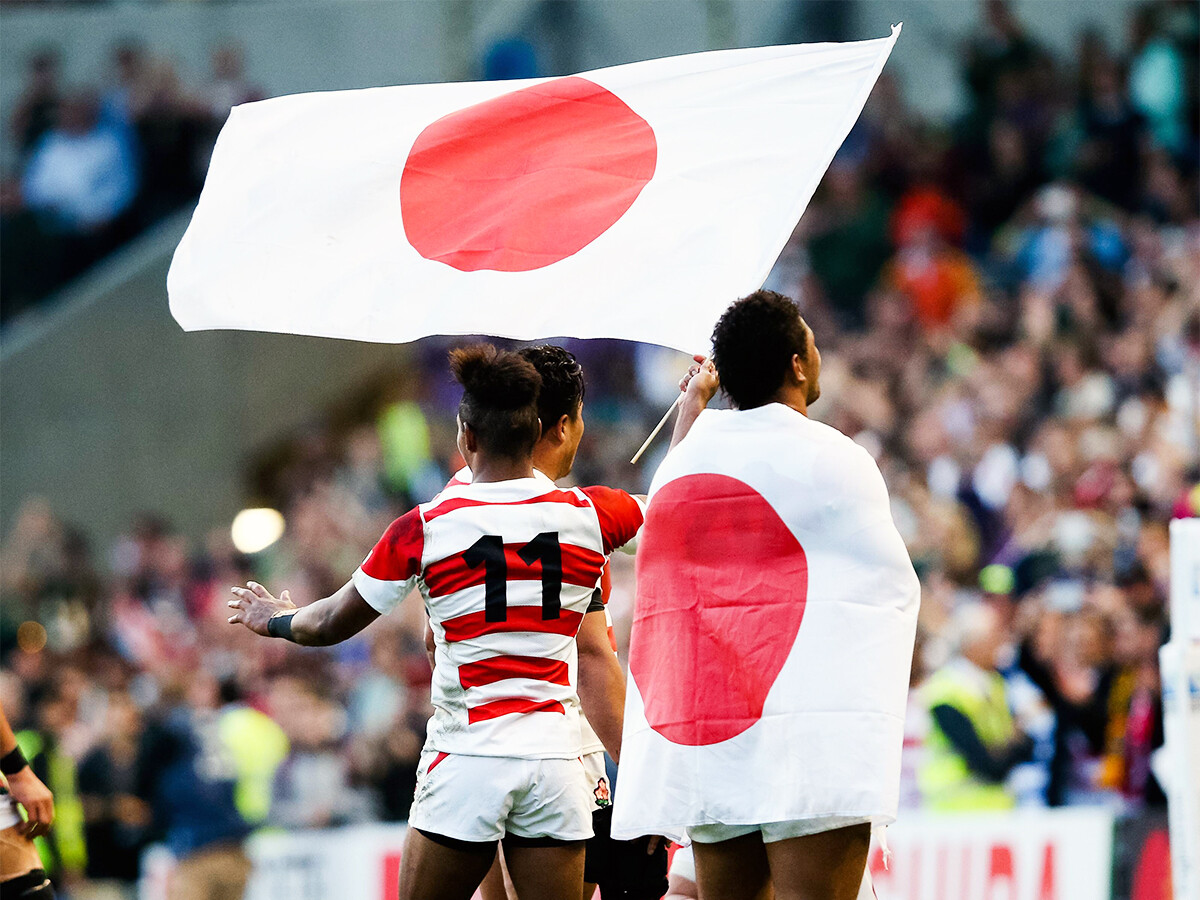 日本国旗を振って喜ぶ松島幸太朗（背番号11）ラグビー記事一覧＞＞photo by AFLO