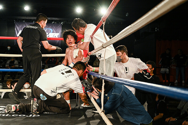 100戦目は顔面流血の激闘に。51歳でリングに立つ「キック界のカリスマ」立嶋篤史