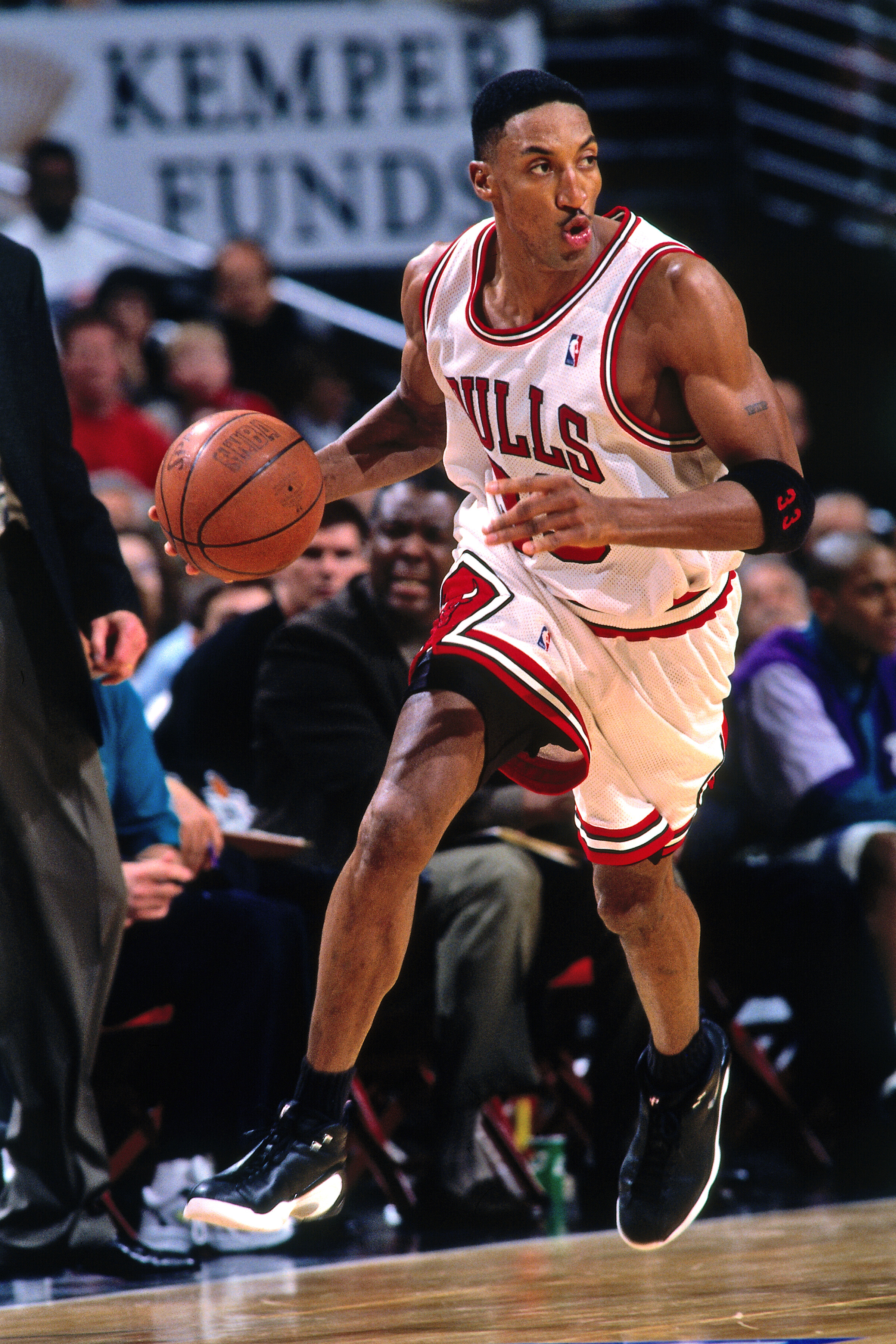 #33 スコッティ・ピッペン  1965年9月25日生まれ。スモールフォワード。ジョーダンに次ぐスコアラーとして最強ブルズを牽引。Photo by Getty Imagesバスケットボール記事一覧