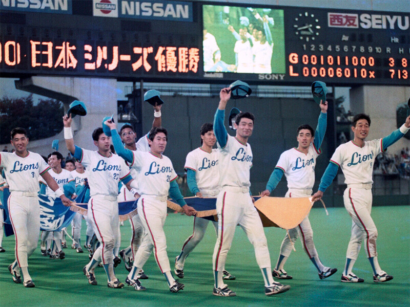 90年の日本シリーズで巨人を４タテし、日本一を達成した西武ナイン日本シリーズで巨人相手に衝撃の４タテ 「野球観を変えた」当時の西武の強さの理由を辻発彦が語る＞＞　　photo by Sankei Visual