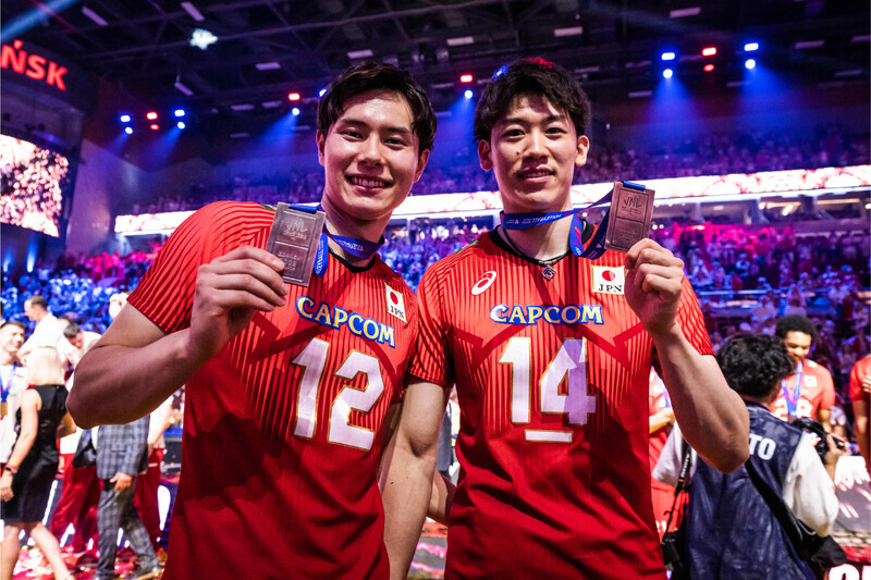 笑顔の日本男子バレー代表選手たち　photo by FIVBバレー記事一覧へ