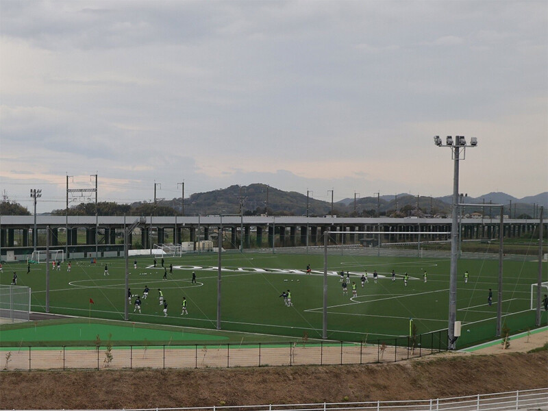 岡山県の倉敷市に移転した作陽学園。人工芝２面のサッカー場を備える「街から高校生がいなくなる」少子化の影響を受ける地方都市 地元の高校サッカーチームが取り組む対策とは＞＞　　photo by Morita Masayoshi