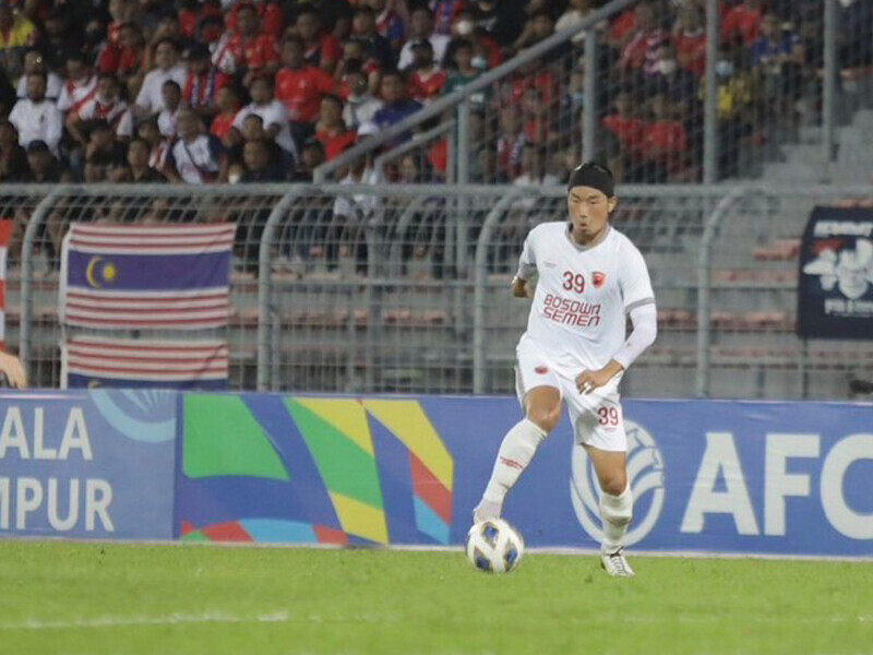 インドネシア１部PSMマカッサルでプレーする南部健造「暴動はいつ起きても不思議ではない」インドネシアのサッカーリーグで活躍　初の優勝を経験した日本人選手の苦労「成功するのは難しい」＞＞　　photo by Nanbu Kenzo
