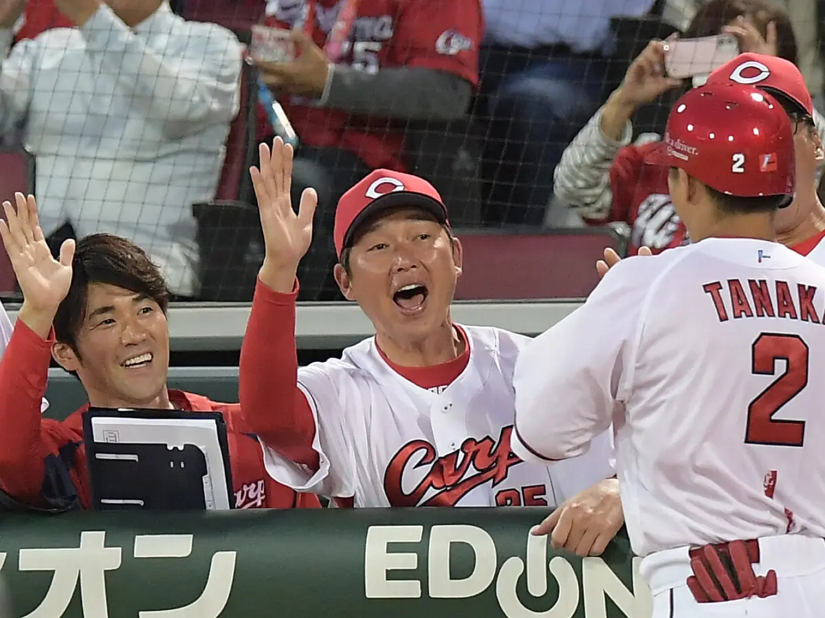 緒方孝市が評価する「新井カープ1年目」の選手起用法 ファンが