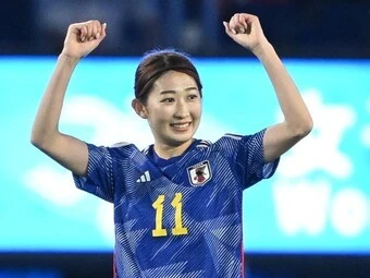 サッカー,女子サッカー,なでしこジャパン,WEリーグ,サンフレッチェ広島レジーナ,中嶋淑乃,ドリブル