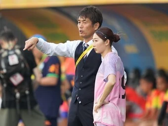 サッカー,女子サッカー,なでしこジャパン,WEリーグ,サンフレッチェ広島レジーナ,中嶋淑乃,ドリブル