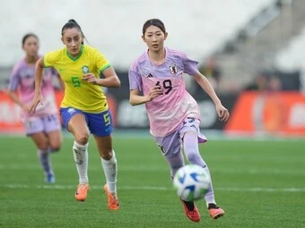 サッカー,女子サッカー,なでしこジャパン,WEリーグ,サンフレッチェ広島レジーナ,中嶋淑乃,ドリブル