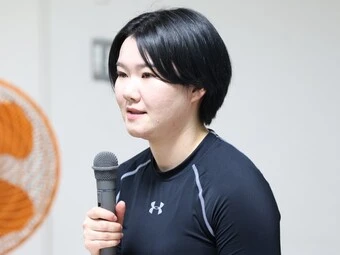 坂口楓華 photo by Takahashi Manabu 記事>>