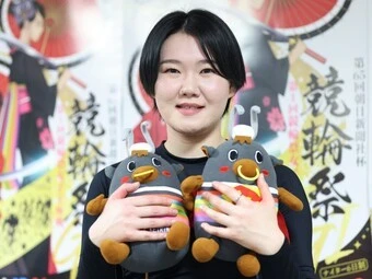 坂口楓華 photo by Takahashi Manabu 記事>>