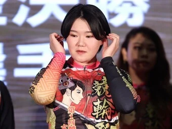 坂口楓華 photo by Takahashi Manabu 記事>>