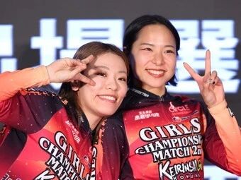 佐藤水菜(左)と當銘直美(右) photo by Takahashi Manabu 記事>>