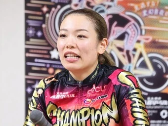 佐藤水菜 photo by Takahashi Manabu 記事>>