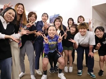 佐藤水菜(中央) photo by Takahashi Manabu 記事>>