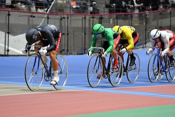 決勝、残り1周 photo by Kishiku Torao 記事>>