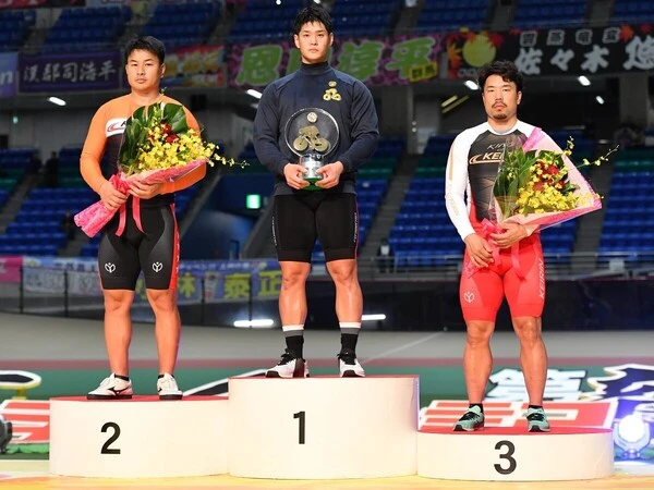 左から松本貴治、嘉永泰斗、古性優作 photo by Kishiku Torao 記事>>